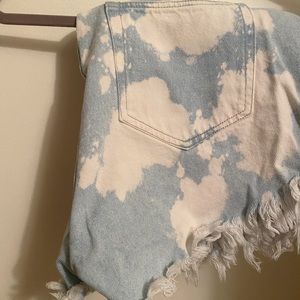 White bleached jean shorts!! 💌